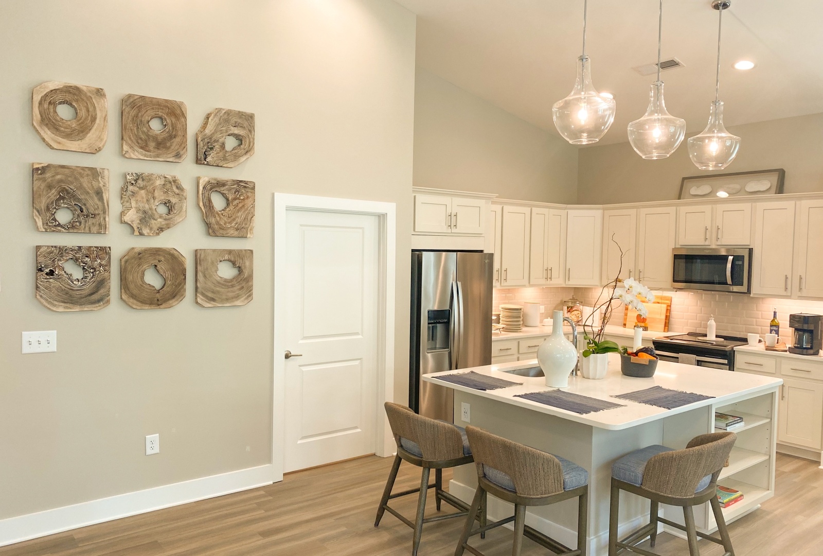 Davis-Cottage-Kitchen-Table